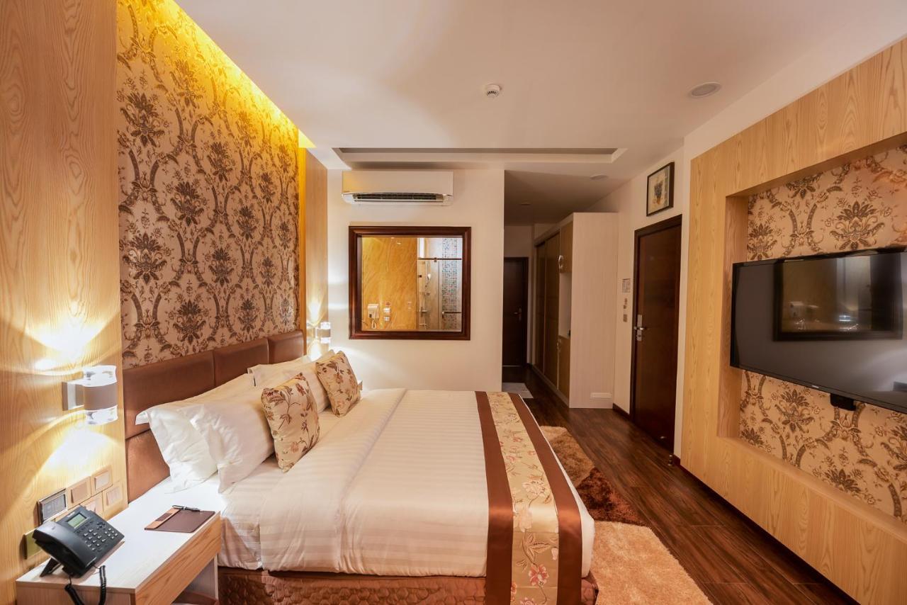 Deluxe Suite Sea View Return Airport Transfer on Food & Beverage
