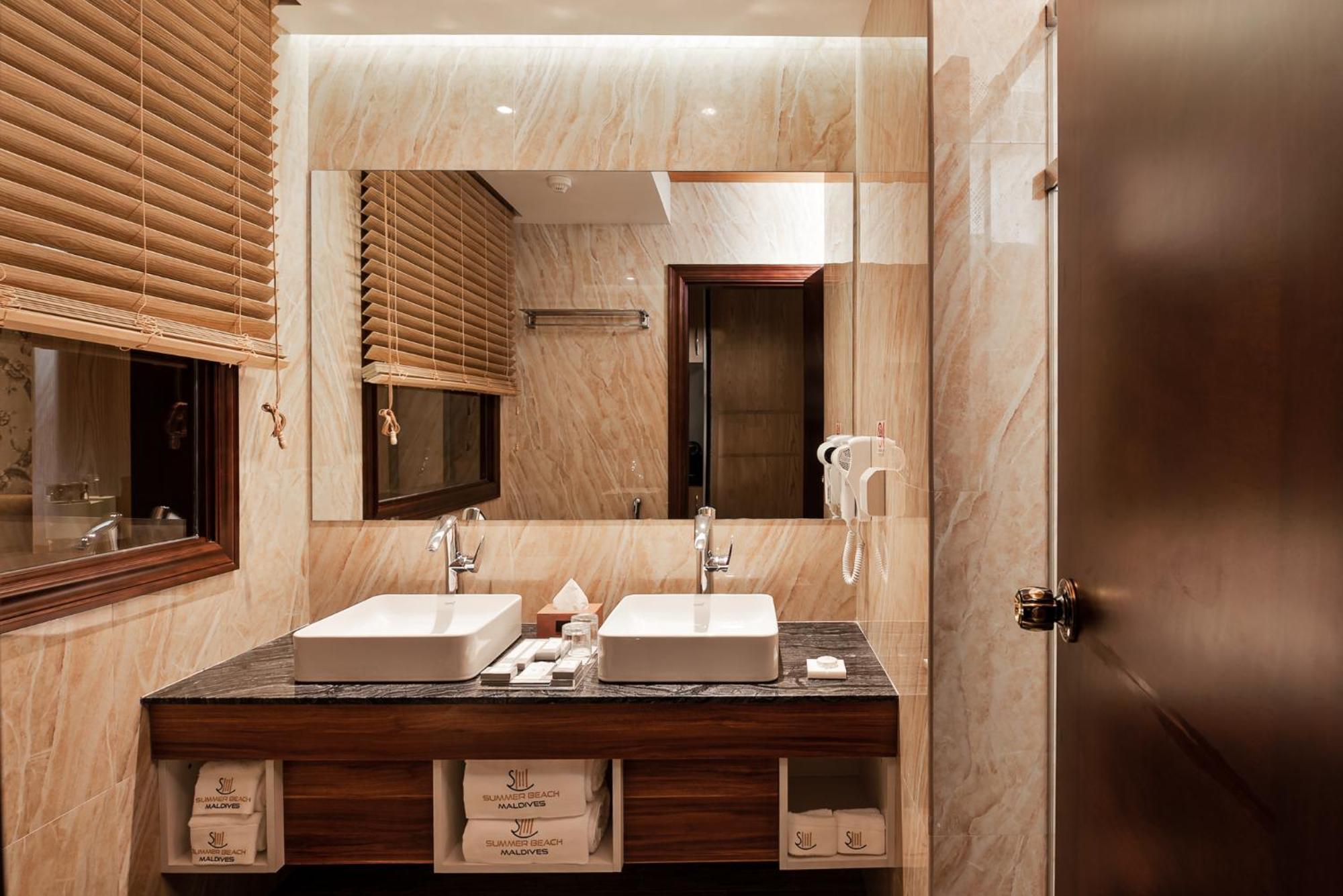 Deluxe Suite Sea View Return Airport Transfer on Food & Beverage