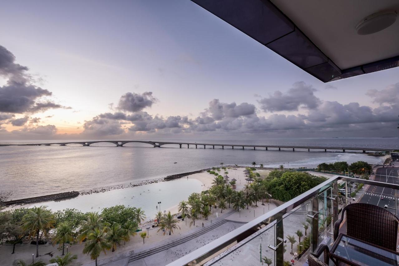 Deluxe Suite Sea View Return Airport Transfer on Food & Beverage